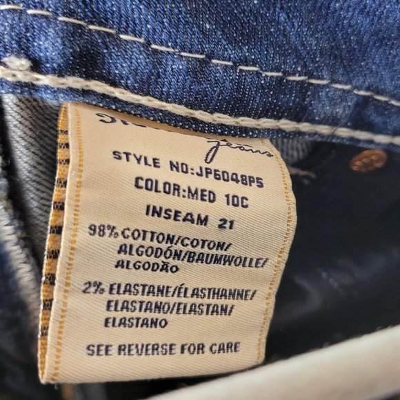 Miss Me Women's Capri Blue Jeans - Picture 6 of 9